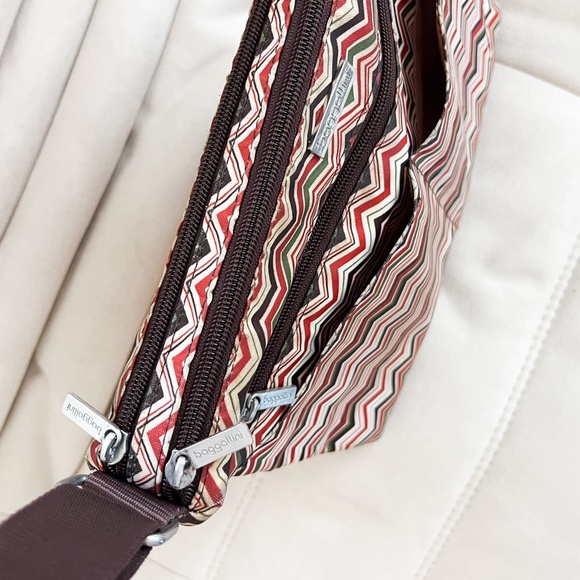 Awesome Baggallini Textile Shoulder Bag Pouch Purse - Picture 7 of 8